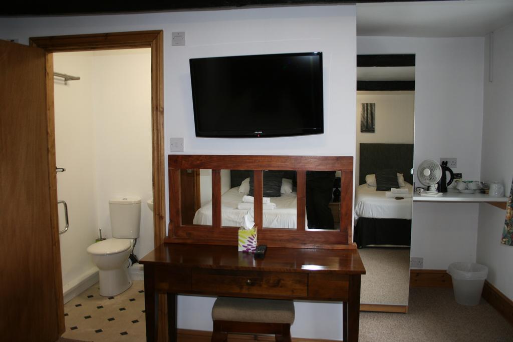 Bed and Breakfast The Leaking Well Dunhampton Экстерьер фото